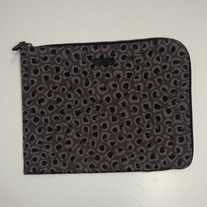 Gucci Gray Animal Print Document Holder – Sleek & Stylish (Brand New!)